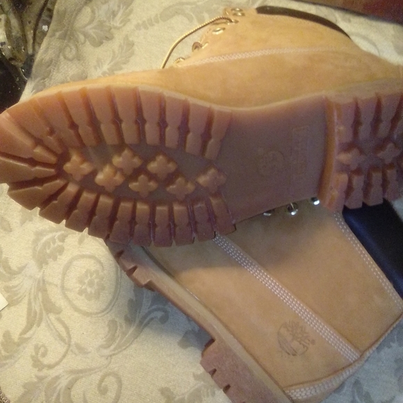 Timberland - Picture 2 of 3